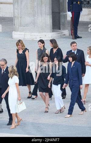 Madrid, Spanien. 15.. Juli 2022. Irene Montero, Carolina Darias, Diana Morant, Isabel Rodriguez, Pilar Llop nehmen an der „˜Applaus for Memory“-Veranstaltung Teil, die am 15. Juli 2022 im Königlichen Palast in Madrid, Spanien, die Opfer von Covid und die Anerkennung der Sanitäter ehrt (Bildquelle: © Jack Abuin/ZUMA Press Wire) Quelle: ZUMA Press, Inc./Alamy Live News Stockfoto