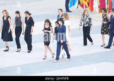 Madrid, Spanien. 15.. Juli 2022. Irene Montero, Carolina Darias, Diana Morant, Isabel Rodriguez, Pilar Llop nehmen an der „˜Applaus for Memory“-Veranstaltung Teil, die am 15. Juli 2022 im Königlichen Palast in Madrid, Spanien, die Opfer von Covid und die Anerkennung der Sanitäter ehrt (Bildquelle: © Jack Abuin/ZUMA Press Wire) Quelle: ZUMA Press, Inc./Alamy Live News Stockfoto