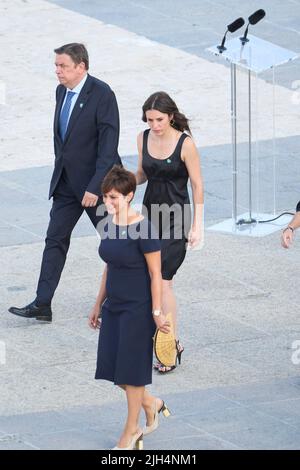 Madrid, Spanien. 15.. Juli 2022. Irene Montero nimmt an der „˜Applaus for Memory“-Aktion Teil, die am 15. Juli 2022 im Königlichen Palast in Madrid, Spanien, zum Gedenken an die Opfer von Covid und zur Anerkennung der sanitären Mitarbeiter stattfand (Bildquelle: © Jack Abuin/ZUMA Press Wire) Bildquelle: ZUMA Press, Inc./Alamy Live News Stockfoto