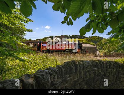 Die KWVR ist eine einzigartige 5 Meilen lange Zweigbahn im Herzen von West Yorkshire, die traditionelle Dampf- und Dieselzüge durch das atemberaubende Bront führt Stockfoto