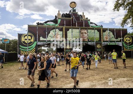 Lichtenvoorde, Niederlande. 15.. Juli 2022. 2022-07-15 13:09:57 LICHTENVOORDE - Festivalbesucher am Eingang während des Zwarte-Kreuzes. Das Festival wurde in den letzten zwei Jahren aufgrund der Corona-Pandemie abgesagt. ANP VINCENT JANNINK netherlands Out - belgium Out Credit: ANP/Alamy Live News Stockfoto