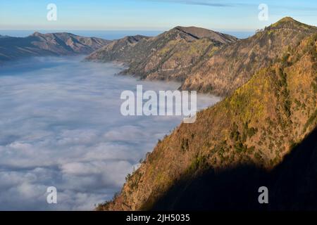 Blick vom Bromo-Nationalpark, Ost-Java, Indonesien, August 2018 Stockfoto