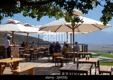 Kloovenberg Eight Feet Village am Bothmanskloof Pass mit Blick auf Riebeek Kasteel, Western Cape - Südafrika Stockfoto