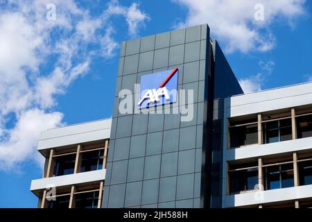 Ipswich, Suffolk, Großbritannien - 15. Juli 2022: AXA Insurance Offices on Civic Drive. Stockfoto
