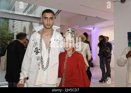 Paris, Frankreich. 6.. Juli 2022. Gäste besuchen die Anggy Haif Collective expo im Rahmen der Paris Fashion Week am 07. Juli 2022 in Paris, Frankreich. Stockfoto