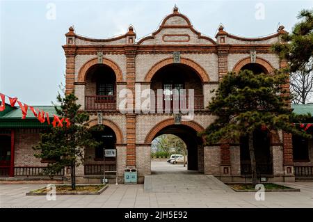 Das ehemalige Büro Haus der kaiserlichen Landwirtschaft Prüfungsausschuss im Jahr 1907 gebaut und derzeit von der Tourist Service Center des Pekinger Zoo genutzt Stockfoto