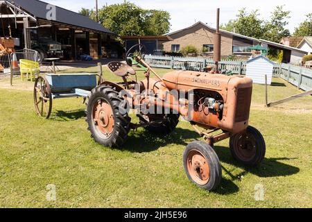 Allis Chalmers klassischer Traktor Stockfoto