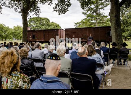 Westerbork, Niederlande. 15.. Juli 2022. 2022-07-15 15:44:07 WESTERBORK - Staatssekretär Maarten van Ooijen (Gesundheitswesen, Wohlfahrt und Sport) während der Gedenkfeier des ersten Transports im Lager Westerbork. Es ist achtzig Jahre her, dass der erste Zug mit 1137 Juden aus dem Lager Westerbork nach Auschwitz abfuhr. ANP SEM VAN DER WAL netherlands Out - belgium Out Credit: ANP/Alamy Live News Stockfoto