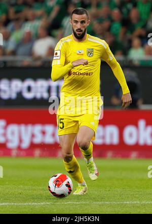 BUDAPEST, UNGARN - 13. JULI: Aleksa Amanovic vom FC Tobol läuft während des UEFA Champions League 2022/23 First Qualifying Round Second Leg Matches zwischen Ferencvarosi TC und FC Tobol am 13. Juli 2022 in Budapest, Ungarn. Stockfoto