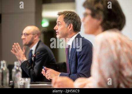 Brüssel, Belgien. 15.. Juli 2022. Premierminister Alexander De Croo im Bild während einer Pressekonferenz nach dem ministerratstreffen am Freitag, dem 15. Juli 2022 in Brüssel. BELGA FOTO HATIM KAGHAT Kredit: Belga Nachrichtenagentur/Alamy Live News Stockfoto