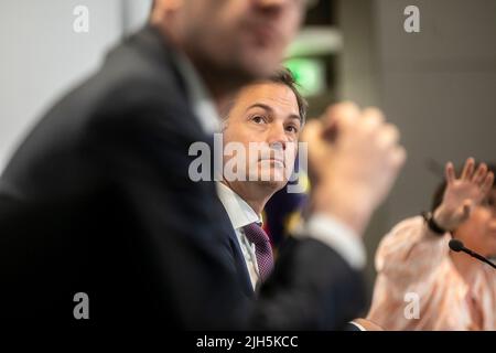 Brüssel, Belgien. 15.. Juli 2022. Premierminister Alexander De Croo im Bild während einer Pressekonferenz nach dem ministerratstreffen am Freitag, dem 15. Juli 2022 in Brüssel. BELGA FOTO HATIM KAGHAT Kredit: Belga Nachrichtenagentur/Alamy Live News Stockfoto