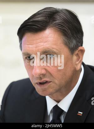 Präsident der Republik Slowenien Borut Pahor, gesehen bei einem Treffen mit dem Präsidenten der Ukraine Petro Poroschenko in Kiew. Borut Pahor ist ein slowenischer Politiker. Seit Dezember 2012 war er Präsident von Slowenien. Von November 2008 bis Februar 2012 war er Premierminister. Stockfoto