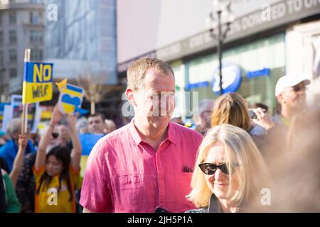 Alastair Campbell wird als Volk angesehen, das während des ‘London steht mit der Ukraine’-marsches marschieren wird, um Solidarität mit der Ukraine in London zu zeigen. Stockfoto