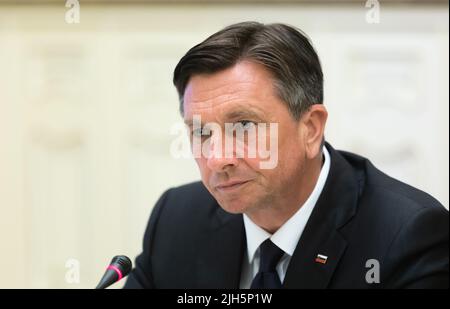 Kiew, Ukraine. 11.. Mai 2018. Präsident der Republik Slowenien Borut Pahor, gesehen bei einem Treffen mit dem Präsidenten der Ukraine Petro Poroschenko in Kiew. Borut Pahor ist ein slowenischer Politiker. Seit Dezember 2012 war er Präsident von Slowenien. Von November 2008 bis Februar 2012 war er Premierminister. (Bild: © Mykhaylo Palinchak/SOPA Images via ZUMA Press Wire) Stockfoto