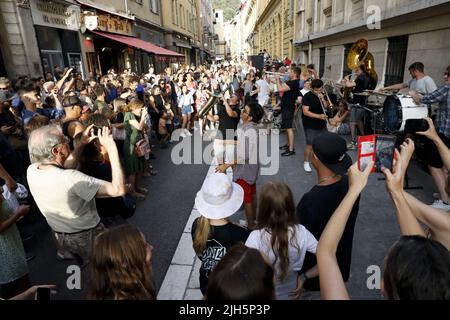 Nizza, Frankreich, 21. Juni 2022. Live-Auftritte im Rahmen der Fete de la musique an verschiedenen Orten in der Altstadt von Nizza. Stockfoto