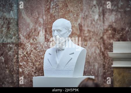 Donaustauf, Deutschland. 15.. Juli 2022. Die Büste des Physikers und Nobelpreisträgers Max Planck in der Valhalla in Donaustauf. (To dpa 'Max Planck brust New in the Valhalla') Quelle: Tobias C. Köhler/dpa/Alamy Live News Stockfoto