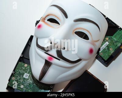 Guy Fawkes mögen Hacker-Maske im anonymen Stil. Hervorragende Bilder für Anwendungen im Bereich Cybersicherheit. Stockfoto