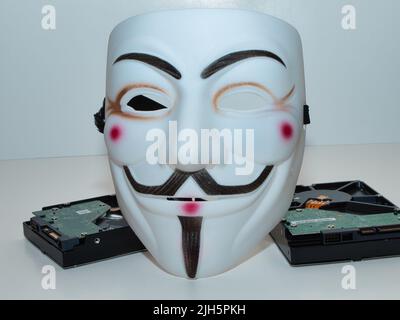 Guy Fawkes mögen Hacker-Maske im anonymen Stil. Hervorragende Bilder für Anwendungen im Bereich Cybersicherheit. Stockfoto