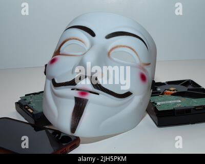 Guy Fawkes mögen Hacker-Maske im anonymen Stil. Hervorragende Bilder für Anwendungen im Bereich Cybersicherheit. Stockfoto