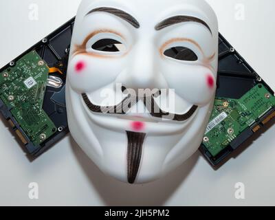 Guy Fawkes mögen Hacker-Maske im anonymen Stil. Hervorragende Bilder für Anwendungen im Bereich Cybersicherheit. Stockfoto