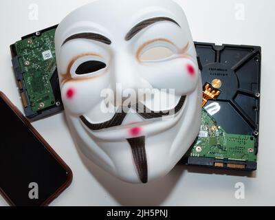 Guy Fawkes mögen Hacker-Maske im anonymen Stil. Hervorragende Bilder für Anwendungen im Bereich Cybersicherheit. Stockfoto