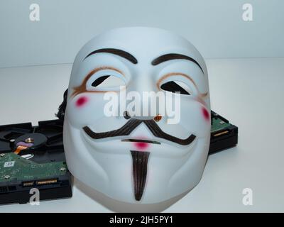 Guy Fawkes mögen Hacker-Maske im anonymen Stil. Hervorragende Bilder für Anwendungen im Bereich Cybersicherheit. Stockfoto