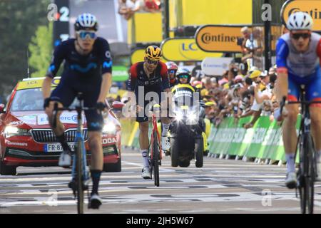 Frankreich. 15.. Juli 2022. 15.. Juli 2022; Cote de Brie, Frankreich: Tour de France - UCI-Radrennen - Etappe 13 Bourg d'Oisans - Saint-Etienne. Mads Pedersen (DAN) Trek-Segafredo gewinnt die Etappe, während Jonas Vingegaard (DEN) sein gelbes Trikot behält. Filippo Ganna Ineos Grenadiers; Credit: Action Plus Sports Images/Alamy Live News Stockfoto