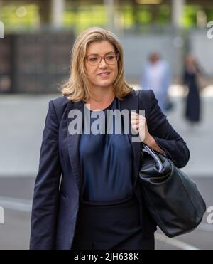 London, England, Großbritannien. 15.. Juli 2022. PENNY MORDAUNT kommt vor der ersten Debatte in den BT Studios an. (Bild: © Tayfun Salci/ZUMA Press Wire) Bild: ZUMA Press, Inc./Alamy Live News Stockfoto