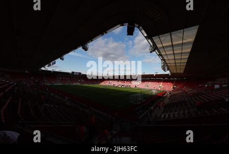 Southampton, Großbritannien, 15.. Juli 2022. Gesamtansicht des Stadions während des Spiels der UEFA Women's European Championship 2022 im St. Mary's Stadium, Southampton. Bildnachweis sollte lauten: David Klein / Sportimage Kredit: Sportimage/Alamy Live News Stockfoto