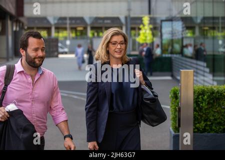 London, England, Großbritannien. 15.. Juli 2022. PENNY MORDAUNT kommt vor der ersten Debatte in den BT Studios an. (Bild: © Tayfun Salci/ZUMA Press Wire) Bild: ZUMA Press, Inc./Alamy Live News Stockfoto