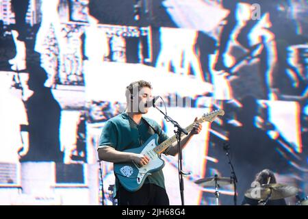 NUR FÜR REDAKTIONELLE ZWECKE. London, Großbritannien. 15. Juli 2022. Sam Fender tritt im Finsbury Park, London, auf. Bilddatum: Freitag, 15. Juli 2022. Bildnachweis sollte lauten: Matt Crossick/Empics/Alamy Live News. Stockfoto