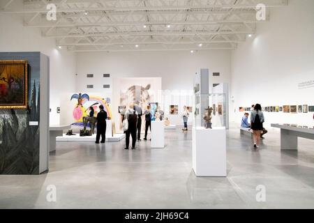 Innenraum des Museums für Moderne Kunst in Powiśle (Ausstellung „Dunkle Künste: Aleksandra Waliszewska und Symbolismus aus dem Osten und Norden“), Warschau, Stockfoto