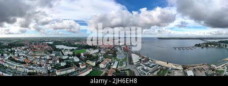 Luftpanorama über die Ostsee bei Stralsund. Mecklenburg-Vorpommern, Deutschland Stockfoto