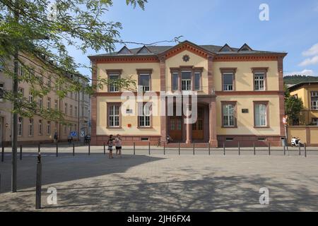 Friedrich-Ebert-Platz mit dem Universitätsinstitut für Deutsch in der Altstadt, Heidelberg, Bergstraße, Baden-Württemberg, Deutschland Stockfoto