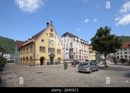 Gelbes Rathaus in Hornberg, Ortenau, Südschwarzwald, Schwarzwald, Baden-Württemberg, Deutschland Stockfoto