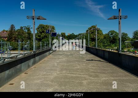 Bahnsteige und Gleise am S-Bahnhof Olympiastadion, Berlin Stockfoto