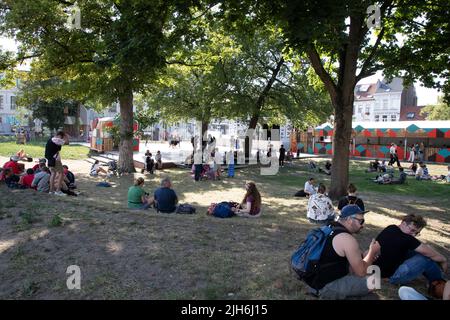 Gent, Belgien. 15.. Juli 2022. Baudeloopark im Bild bei der offiziellen Eröffnung der Ausgabe 179. des Stadtfestes "Gentse Feesten" in Gent, Freitag, 15. Juli 2022. Die diesjährige Ausgabe findet vom 15. Bis 24. Juli statt. BELGA FOTO NICOLAS MAETERLINCK Kredit: Belga Nachrichtenagentur/Alamy Live News Stockfoto