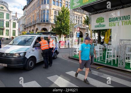 Gent, Belgien. 15.. Juli 2022. Die Polizei stellte während der offiziellen Eröffnung der Ausgabe 179. des Stadtfestes „Gentse Feesten“ in Gent am Freitag, den 15. Juli 2022, Bilder vor. Die diesjährige Ausgabe findet vom 15. Bis 24. Juli statt. BELGA FOTO NICOLAS MAETERLINCK Kredit: Belga Nachrichtenagentur/Alamy Live News Stockfoto