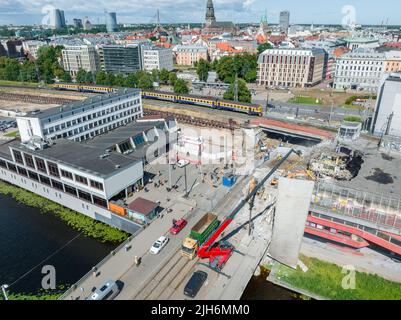 Abriss des Titanic-Gebäudes im Zentrum von Riga Stockfoto