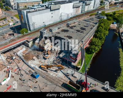 Abriss des Titanic-Gebäudes im Zentrum von Riga Stockfoto