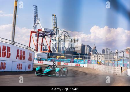 New York, USA. 15.. Juli 2022. 10 BIRD Sam (gbr), Jaguar TCS Racing, Jaguar I-Type 5, Aktion während des New York City ePrix 2022, 8. Treffen der ABB FIA Formula E Weltmeisterschaft 2021-22, auf dem Brooklyn Street Circuit vom 14. Bis 17. Juli in New York, Vereinigte Staaten von Amerika - Foto Bastien Roux / DPPI Kredit: DPPI Media/Alamy Live News Stockfoto