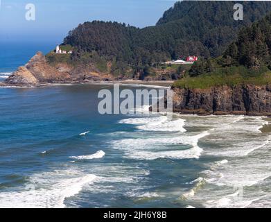 Heceta Head Leuchtturm zwischen Yachats und Florenz Oregon am Pazifik im August, Panorama Stockfoto