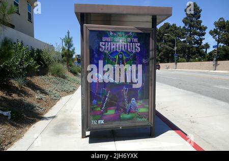 Los Angeles, California, USA 13. July 2022 Eine allgemeine Sicht der Atmosphäre von What We Do in the Shadows Bushaltestelle am 13. Juli 2022 in Los Angeles, Kalifornien, USA. Foto von Barry King/Alamy Stockfoto Stockfoto