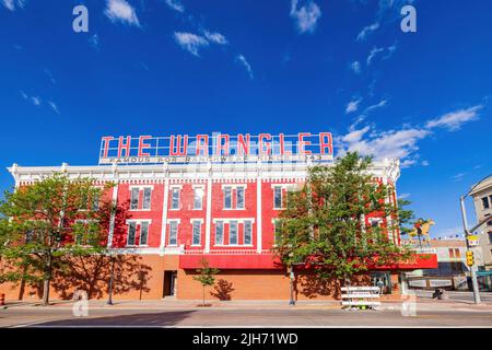 Wyoming, JUL 3 2022 - Sonniger Blick auf den Wrangler der Innenstadt von Cheyenne Stockfoto