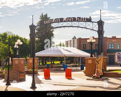 Wyoming, JUL 3 2022 - Sonnenansicht des Depot Plaza Stockfoto