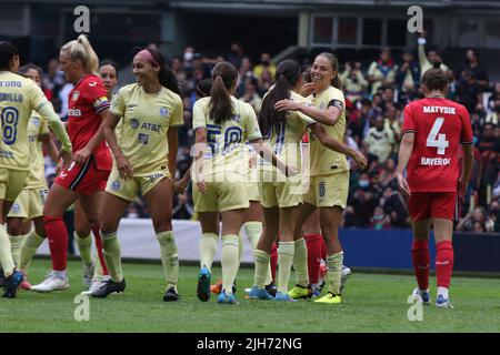 Mexiko-Stadt, Mexiko. 15.. Juli 2022. 15. Juli 2022, Mexiko-Stadt, Mexiko: Bayer Leverkusen und America Football Club in Aktion bei einem Freundschaftsspiel der Frauen zwischen Club America und Bayer Leverkusen im Azteca-Stadion im Rahmen der Bayer Leverkusen Tour in Mexiko. Am 15. Juli 2022 in Mexiko-Stadt, Mexiko. (Bild: © Ismael Rosas/eyepix via ZUMA Press Wire) Bild: ZUMA Press, Inc./Alamy Live News Stockfoto