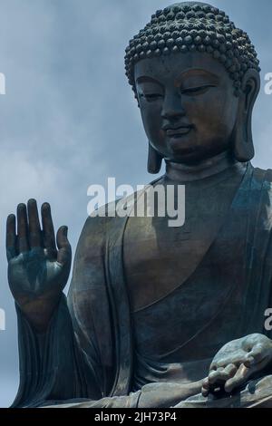 Der große Buddha (korrekter Name: Tian Tan Buddha) in Ngong Ping, Insel Lantau, Hongkong Stockfoto