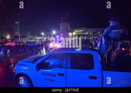 Almoloya de Juarez, Mexiko. 15.. Juli 2022. 15. Juli 2022, Almoloya de JuÃ¡rez, Bundesstaat Mexiko, Mexiko: 15. Juli in Almoloya de JuÃ¡rez, Mexiko: Der mexikanische drogenbote Rafael Caro Quintero wurde heute Abend in das Bundeszentrum für soziale Anpassung, Nummer 1, „'El Altiplano''', aufgenommen. Unter der Obhut der Marine und der Nationalgarde, nachdem er während einer gemeinsamen Operation der Marine und des Generalanwalts in der Stadt San Simon im Bundesstaat Sinaloa verhaftet worden war. Am 15. Juli 2022 in Almoloya de JuÃ¡rez, Mexiko. (Bild: © Arturo HernÃ¡ndez/eyepix via ZUMA Press Wire) Bild: ZUMA Press, in Stockfoto