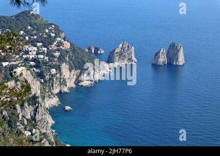 Anacapri - Panorama dei faraglioni dall'Eremo di Santa Maria di Cetrella Stockfoto