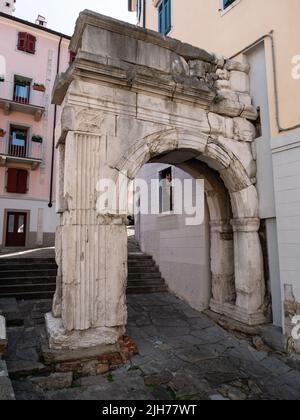 Arco di Riccardo oder Richard's Arch, ein römischer Triumphbogen in Triest, Italien Stockfoto